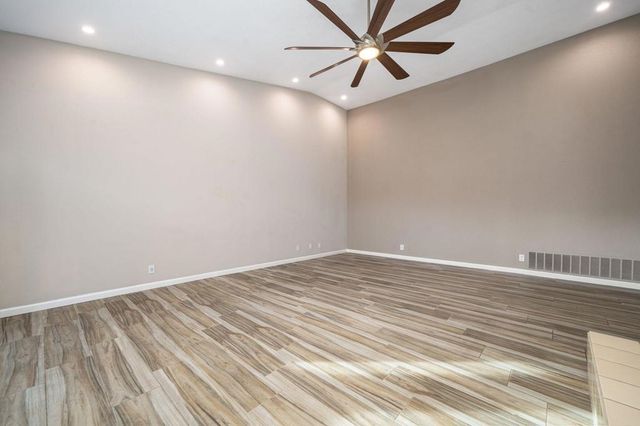 46395 Ryway Place 9, Palm Desert, CA 92260