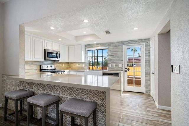 46395 Ryway Place 9, Palm Desert, CA 92260