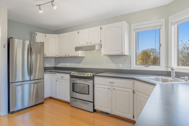 2 Pine Grove Dr 2, South Hadley, MA 01075