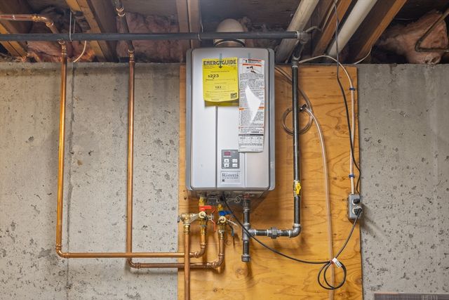 2 Pine Grove Dr 2, South Hadley, MA 01075