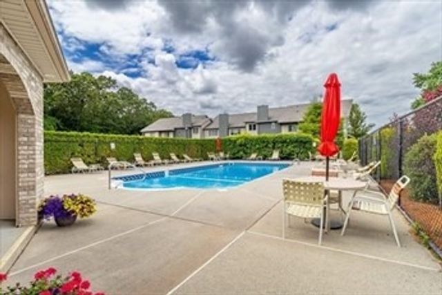 2 Pine Grove Dr 2, South Hadley, MA 01075