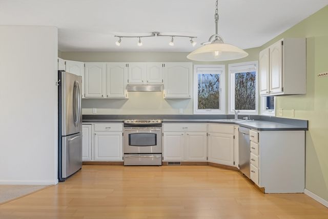 2 Pine Grove Dr 2, South Hadley, MA 01075