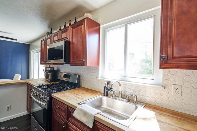 890 Iroquois Run, Macedonia, OH 44056