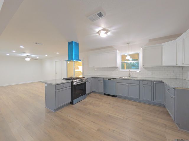 8184 Harry Dr, Baton Rouge, LA 70806