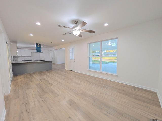 8184 Harry Dr, Baton Rouge, LA 70806