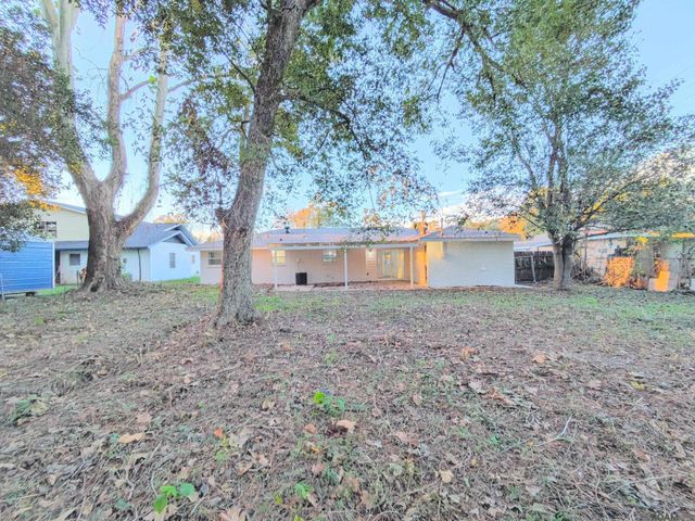 8184 Harry Dr, Baton Rouge, LA 70806