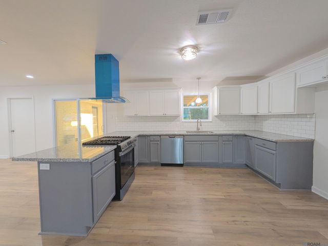 8184 Harry Dr, Baton Rouge, LA 70806