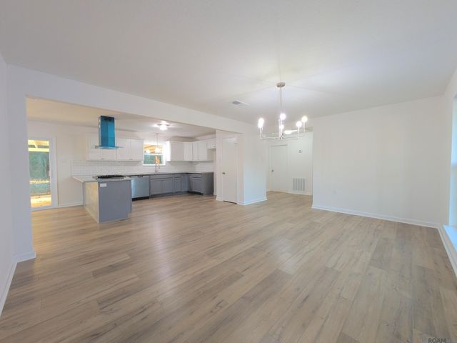 8184 Harry Dr, Baton Rouge, LA 70806