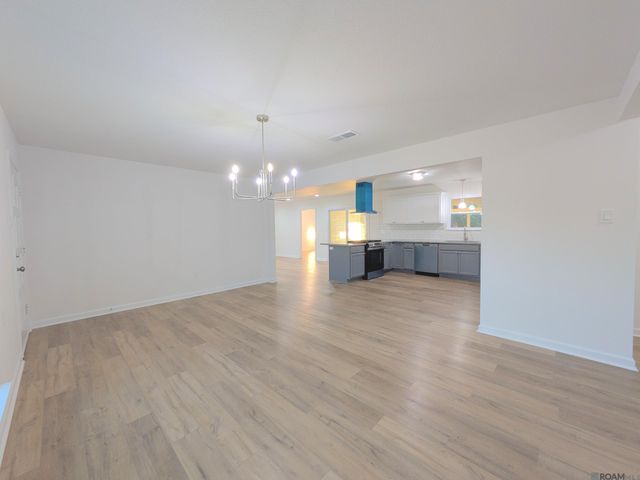 8184 Harry Dr, Baton Rouge, LA 70806