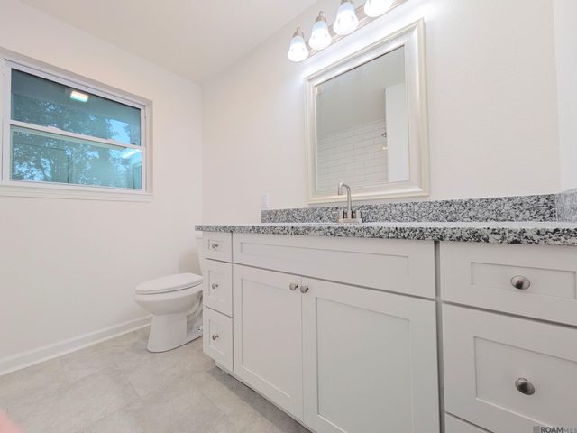 8184 Harry Dr, Baton Rouge, LA 70806