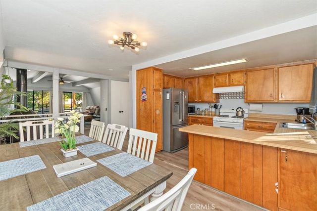 598 Dahlia Drive, Green Valley Lake, CA 92341