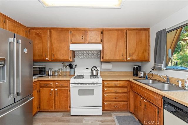 598 Dahlia Drive, Green Valley Lake, CA 92341