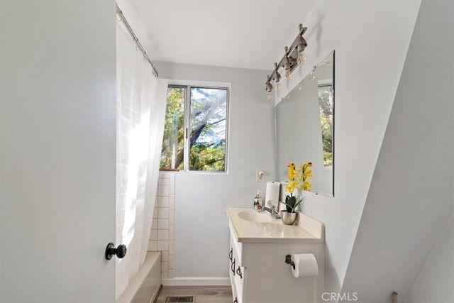 598 Dahlia Drive, Green Valley Lake, CA 92341
