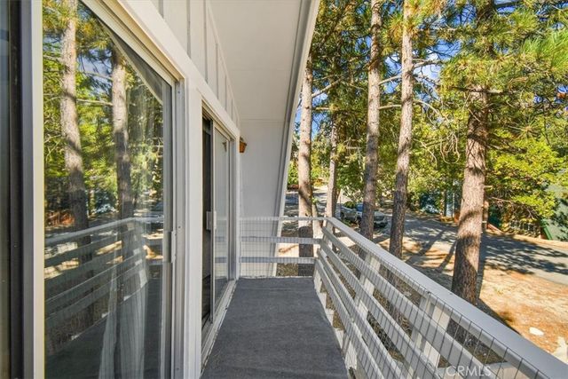 598 Dahlia Drive, Green Valley Lake, CA 92341
