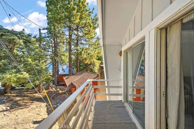 598 Dahlia Drive, Green Valley Lake, CA 92341