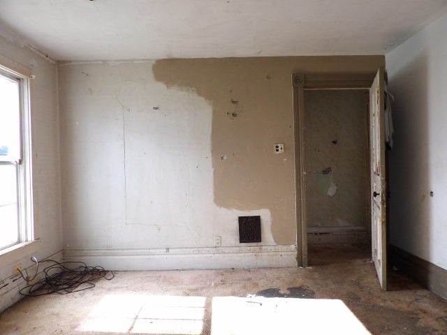 23 4th Avenue, Scottdale, PA 15683