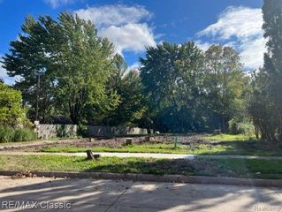 5018 Northlawn Drive, Sterling Heights, MI 48310