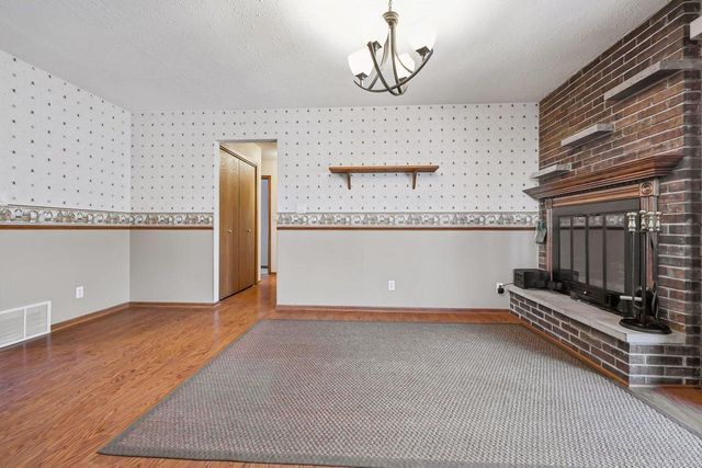 33810 Lynn LANE, Burlington, WI 53105