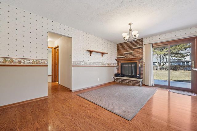 33810 Lynn LANE, Burlington, WI 53105