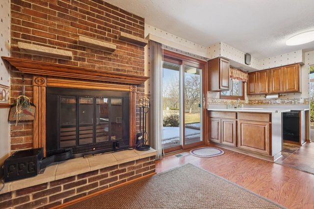 33810 Lynn LANE, Burlington, WI 53105