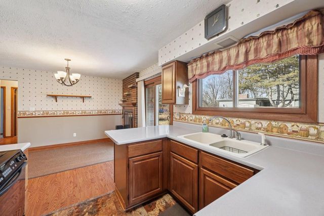 33810 Lynn LANE, Burlington, WI 53105