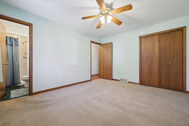 33810 Lynn LANE, Burlington, WI 53105