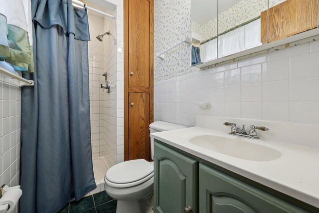 33810 Lynn LANE, Burlington, WI 53105