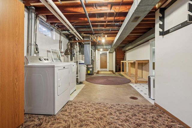 33810 Lynn LANE, Burlington, WI 53105