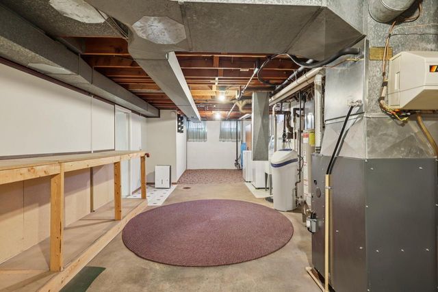 33810 Lynn LANE, Burlington, WI 53105