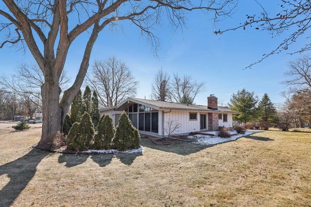 33810 Lynn LANE, Burlington, WI 53105