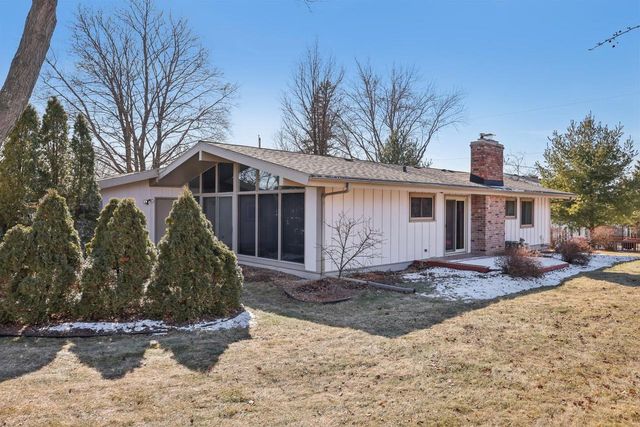 33810 Lynn LANE, Burlington, WI 53105
