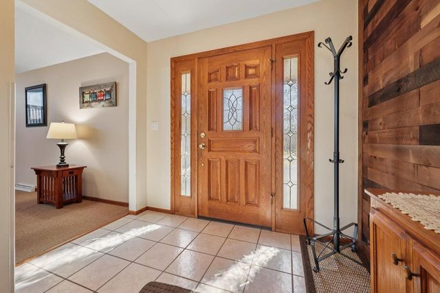 33810 Lynn LANE, Burlington, WI 53105