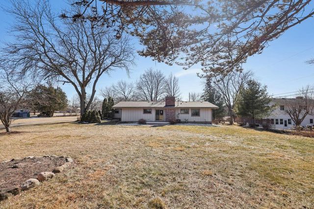 33810 Lynn LANE, Burlington, WI 53105
