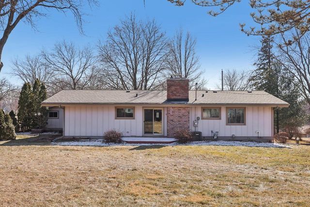 33810 Lynn LANE, Burlington, WI 53105
