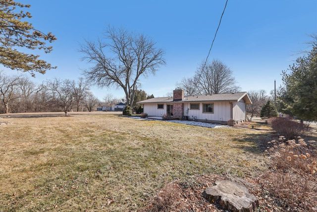 33810 Lynn LANE, Burlington, WI 53105