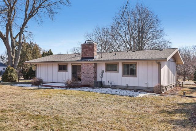 33810 Lynn LANE, Burlington, WI 53105