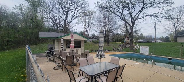 33810 Lynn LANE, Burlington, WI 53105