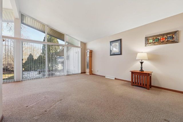 33810 Lynn LANE, Burlington, WI 53105