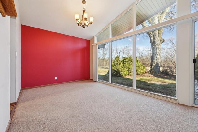 33810 Lynn LANE, Burlington, WI 53105