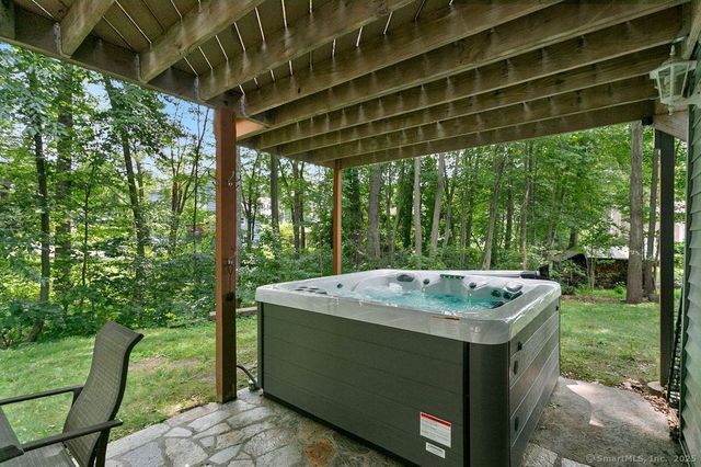 6 Stonegate Lane, Shelton, CT 06484