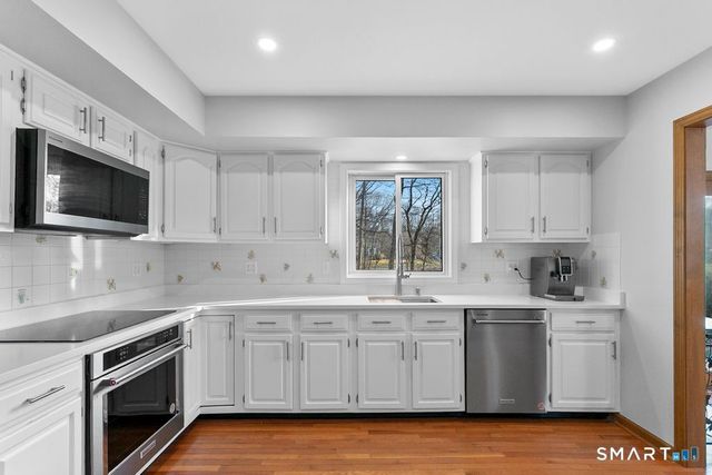 6 Stonegate Lane, Shelton, CT 06484