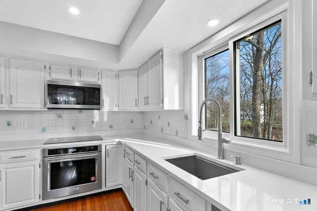 6 Stonegate Lane, Shelton, CT 06484