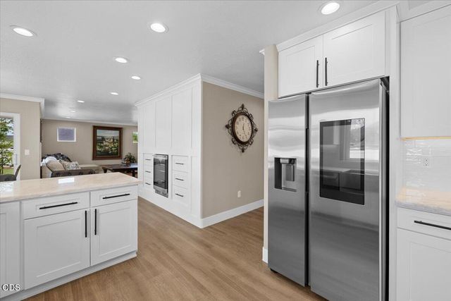 610 Pheasant Creek Drive, Central Point, OR 97502