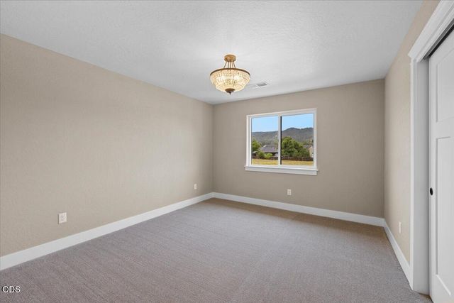 610 Pheasant Creek Drive, Central Point, OR 97502