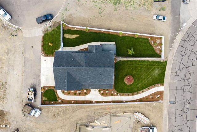 610 Pheasant Creek Drive, Central Point, OR 97502