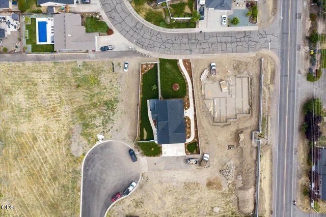 610 Pheasant Creek Drive, Central Point, OR 97502