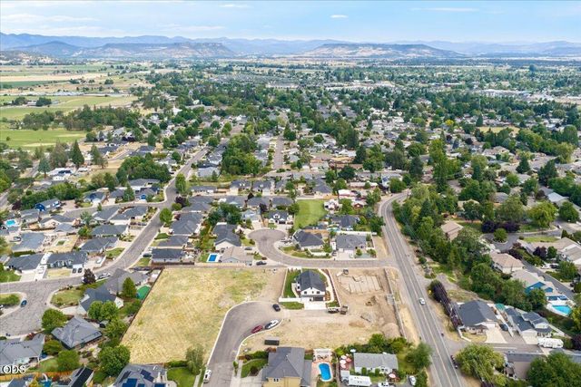 610 Pheasant Creek Drive, Central Point, OR 97502