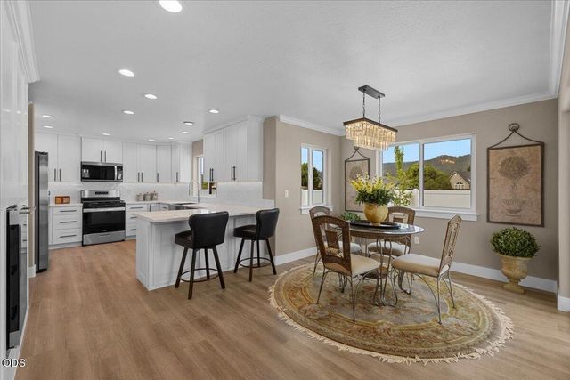 610 Pheasant Creek Drive, Central Point, OR 97502