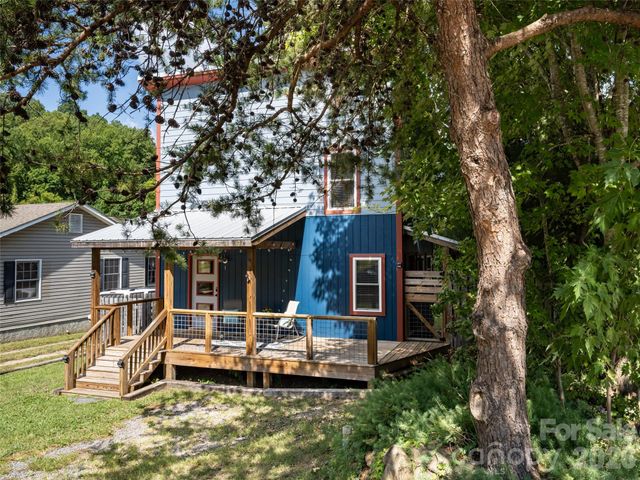1 Half Moon Drive, Swannanoa, NC 28778