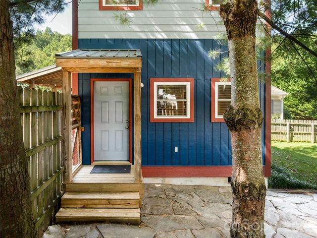 1 Half Moon Drive, Swannanoa, NC 28778